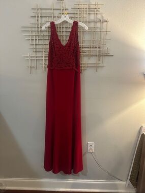 Elegant Burgundy Lace Bodice Maxi Dress - Women's